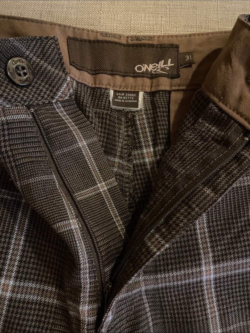 O'Neill Men's Brown Plaid Flat Front Shorts - Picture 3 of 5
